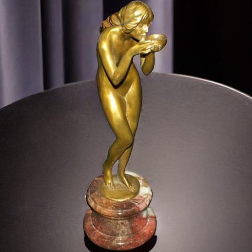 Бронзовая композиция "Девушка пьющая из чаши" купить с доставкой Бронзовая композиция "Девушка пьющая из чаши"