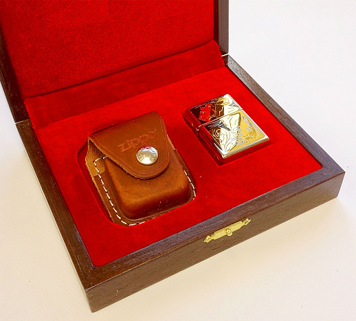 Зажигалка Zippo оригинал "Охота на медведя" купить с доставкой Зажигалка Zippo оригинал "Охота на медведя"